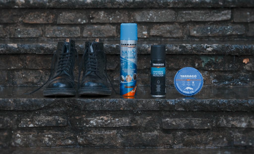 Protect your clothes and footwear from the rain Discover our waterproofing products Tarrago